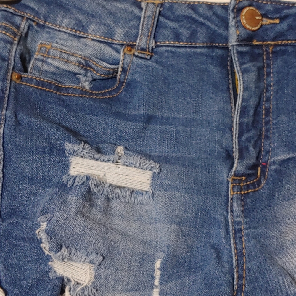 Wax Jean Distressed Embroidered Shorts Size Small - Picture 3 of 7